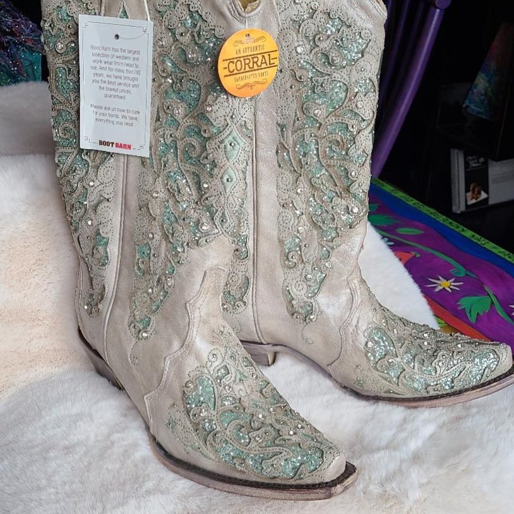 NWT -CORRAL WOMEN'S GLITTER INLAY Boots